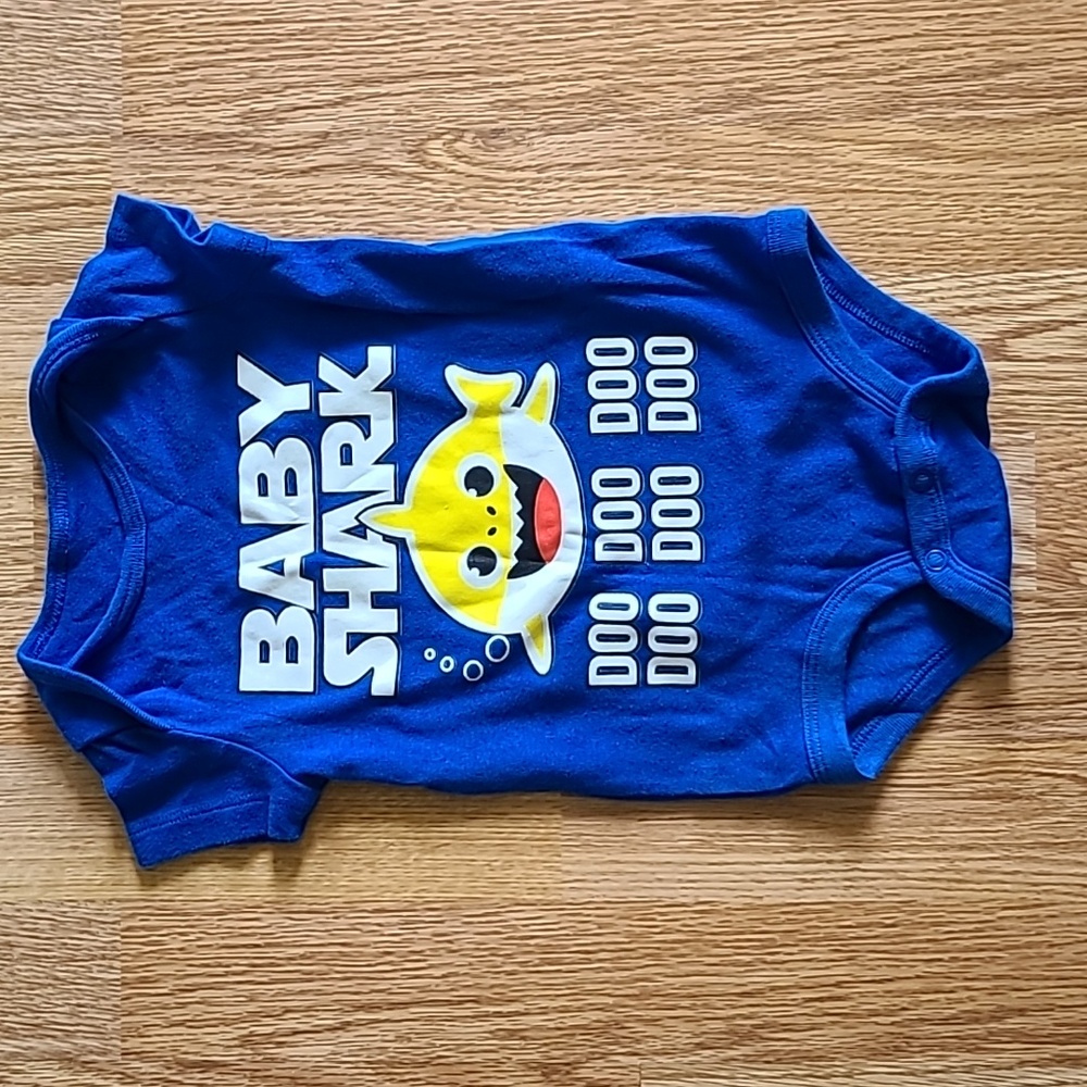 💥3/$10💥 Baby Shark onesie